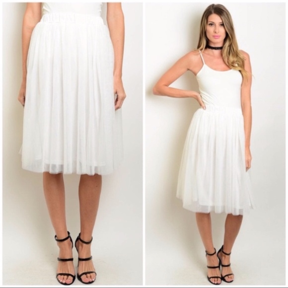 Boutique Dresses & Skirts - Women’s White Tulle Lined Elastic Party Midi Skirt